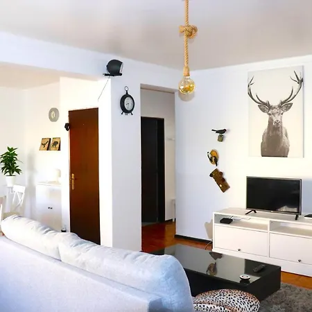 Atlantida - And By The Lägenhet